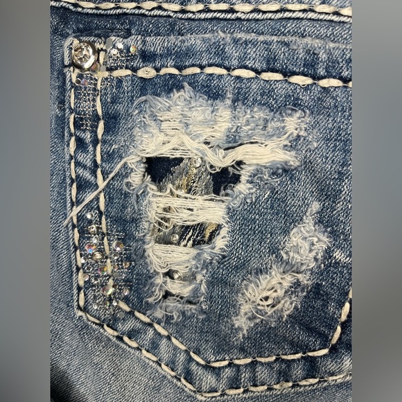 Miss Me Denim Shorts Size 27 Distressed Bling Rhinestone Cuffed Jean - Picture 8 of 8
